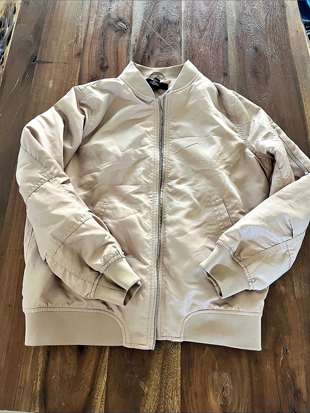 Forever 21 Bomber Jacket in Beige Size Medium Like New